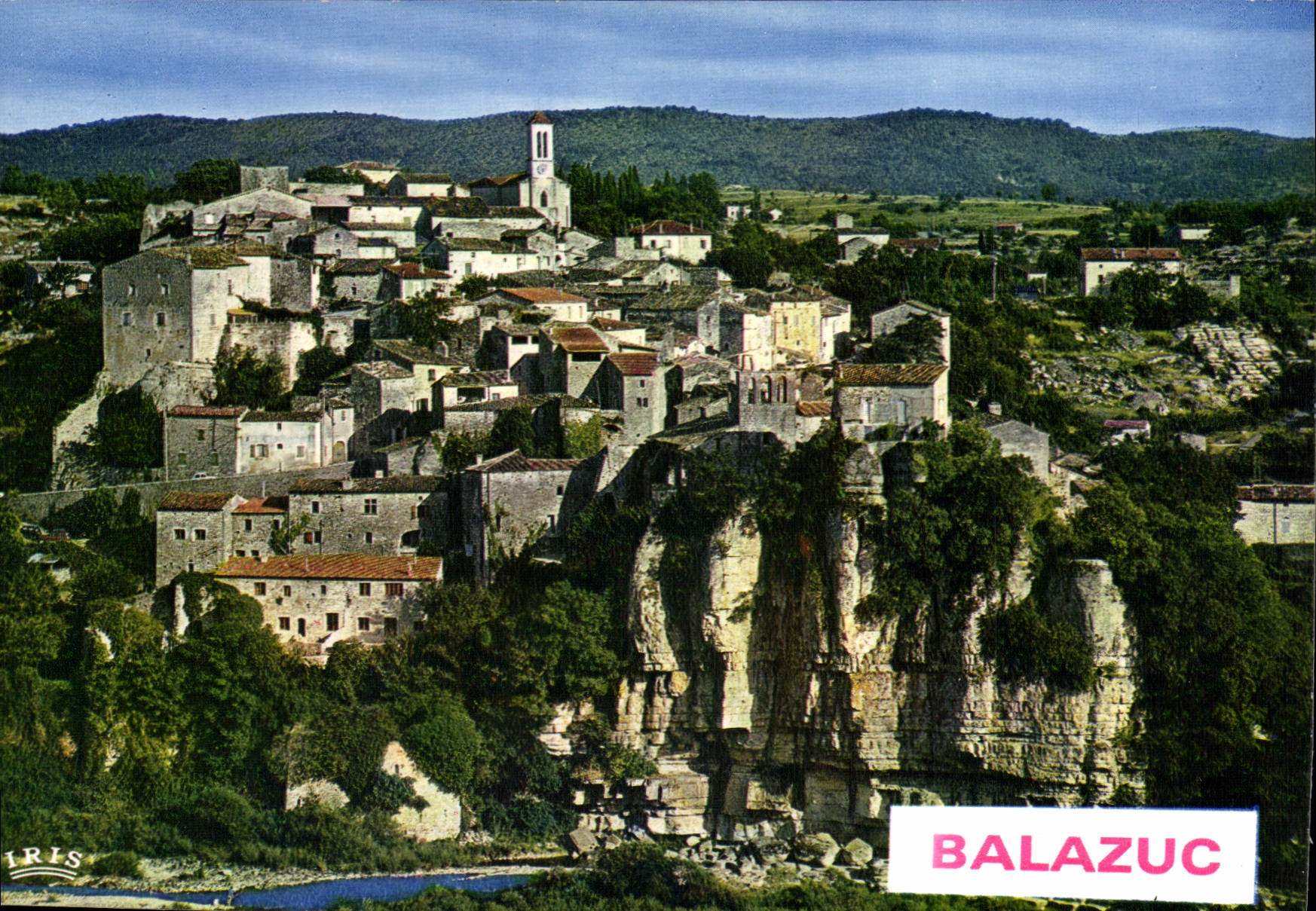 Balazuc — village perché surplombant l'Ardèche — Éditions CAP THÉOJAC
