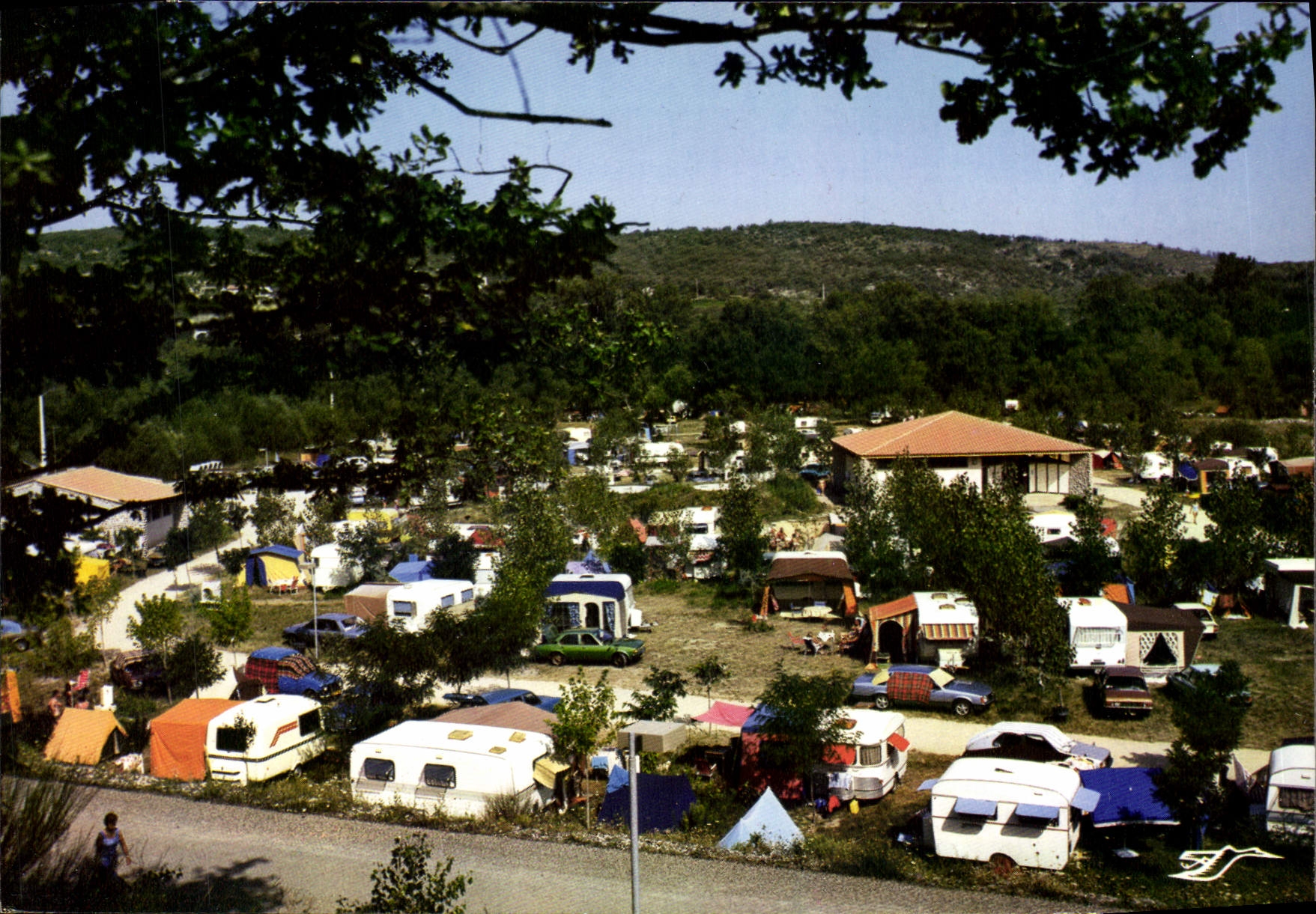 Camping du domaine du Cros d'Auzon — Vogüé (Ardèche) — Reproduction par S.A.D. Place de l'Hotel de Ville, 03210 Vichy