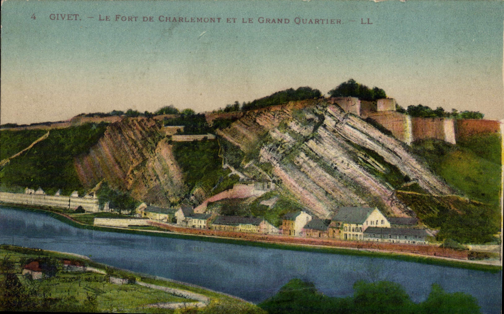 CPA Givet  Le Fort de Charlemont et le Grand Quartier 