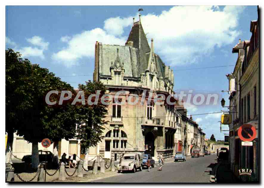 CPA Rocroi La Caisse d'epargne et la rue de Bourgogne 