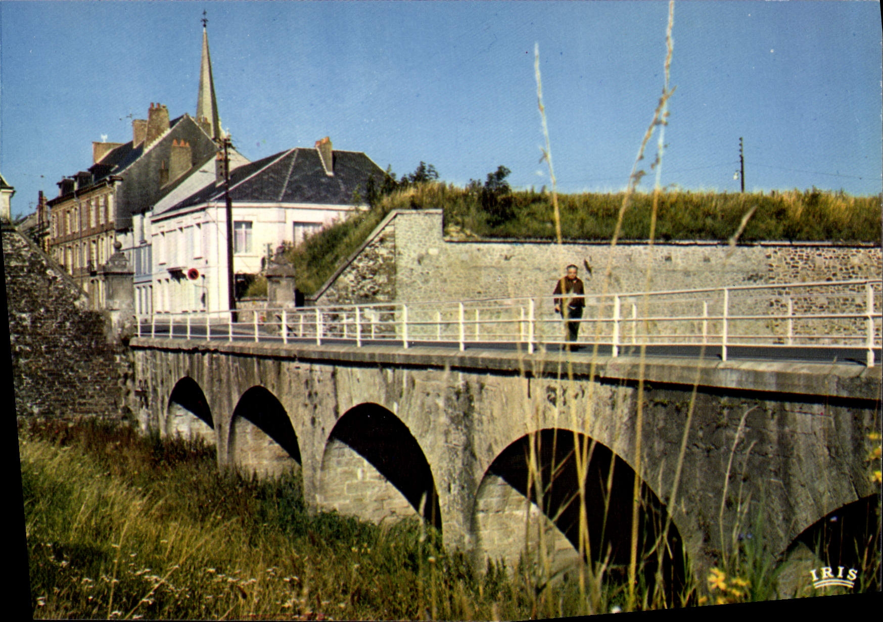 Rocroi — Le Pont de la Rue de Rempart — IRIS Mexichrome
