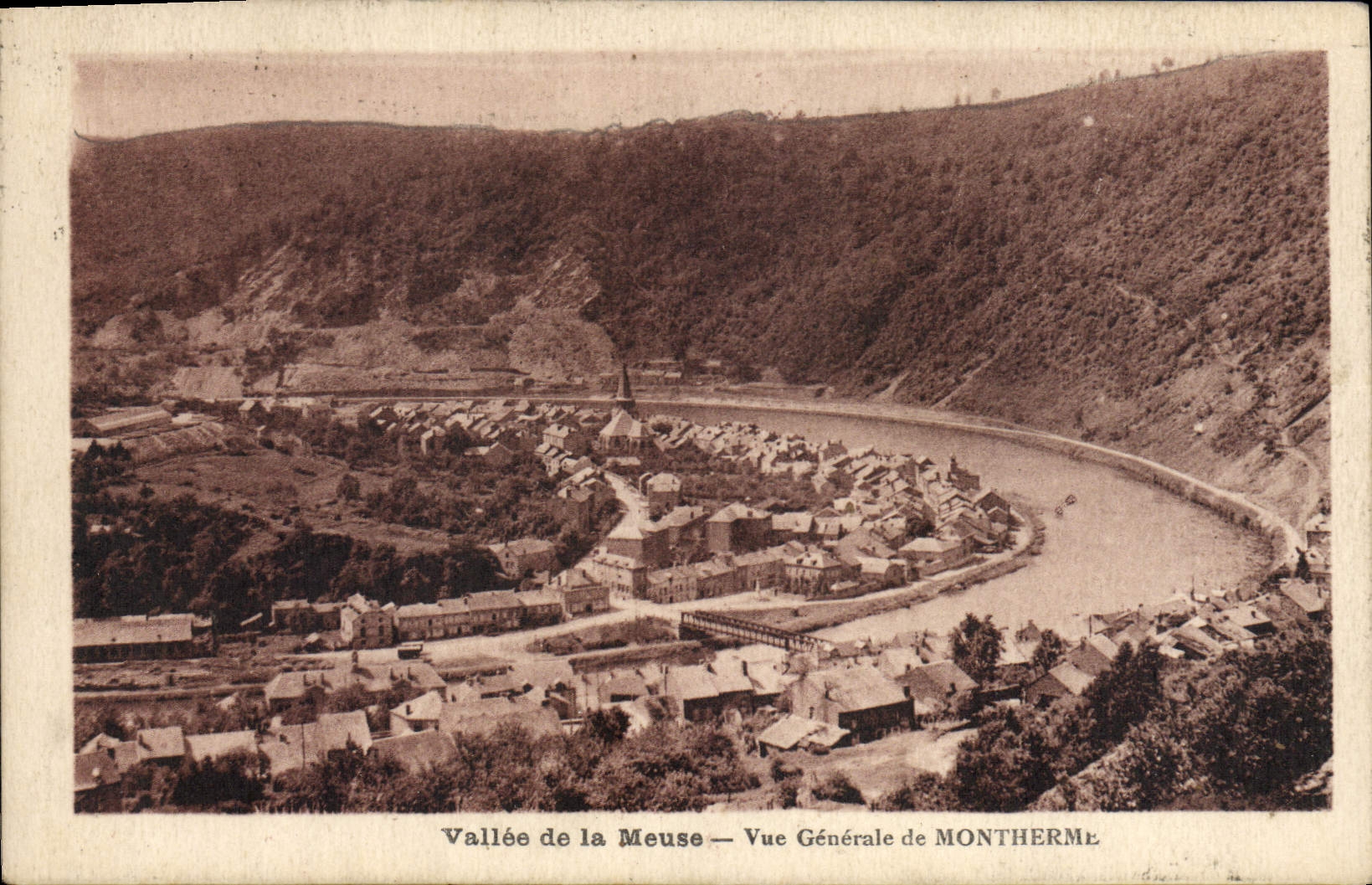 CPA Vallee de la Meuse Vue Generale de Montherme 