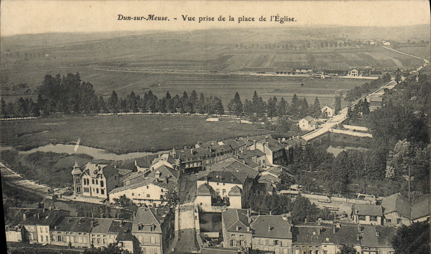Dun-sur-Meuse — Vue prise de la place de l'Église — éditeur inconnu