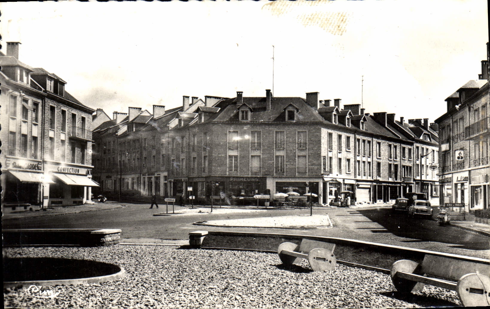 Place du Point Central — Carignan (Ardennes) — Comber Photographic Collection