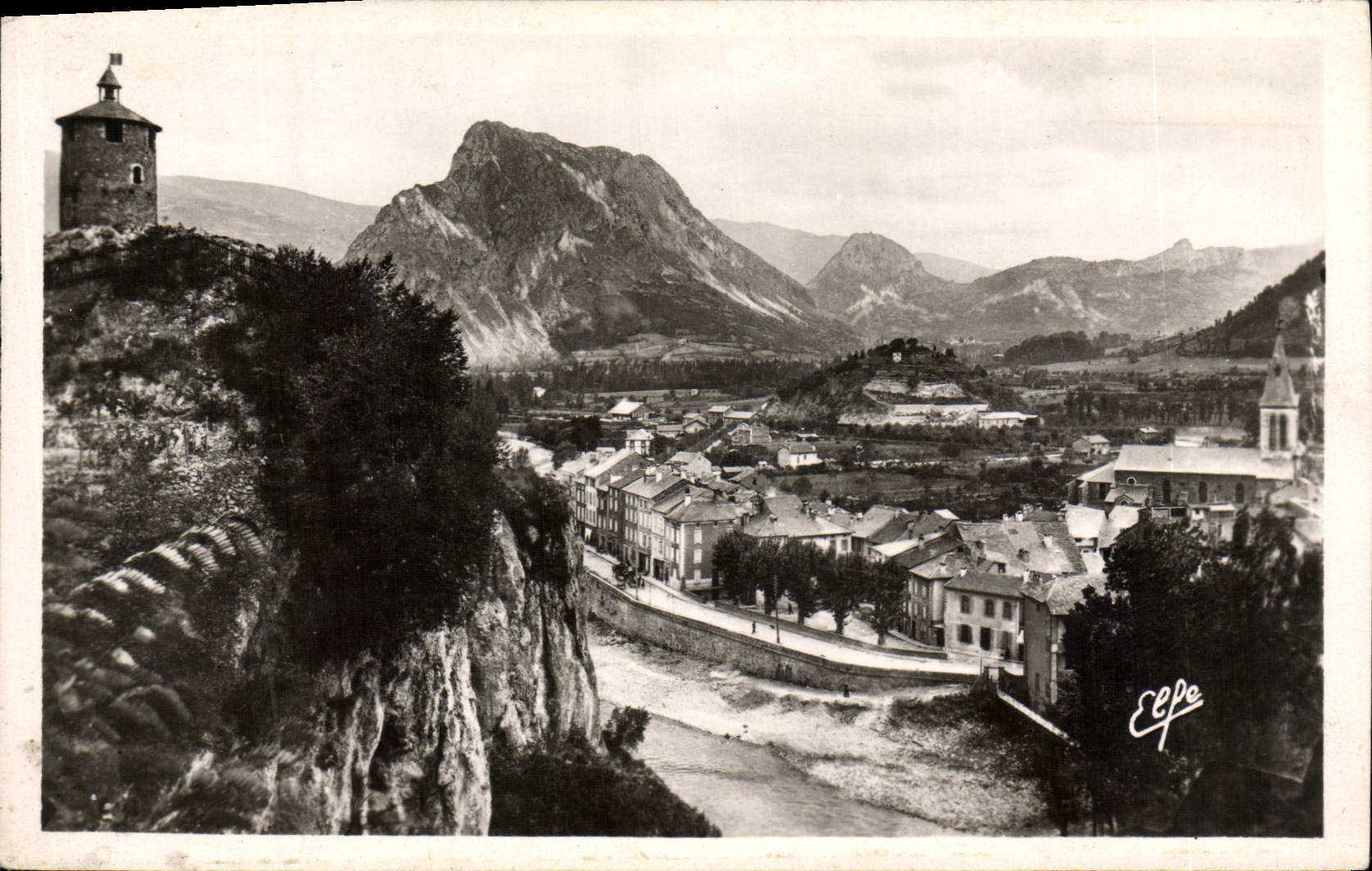 Tarascon — Vue générale sur la Rive gauche et la Montagne de Soudours — Édition Labouche Frères, Tarascon