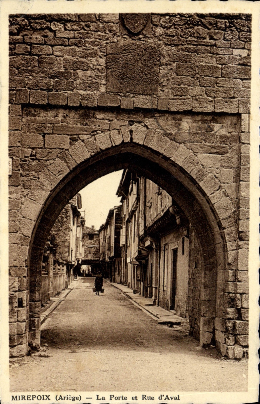 CPA Mirepoix Ariege La Porte et Rue d'Aval 