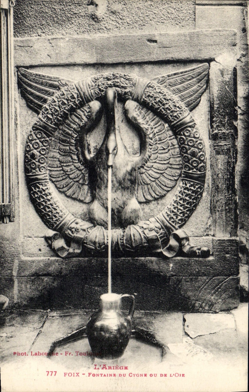 Foix - Fontaine du Cygne ou de l'Oie — Phot. Labouche - Fr. Toulouse