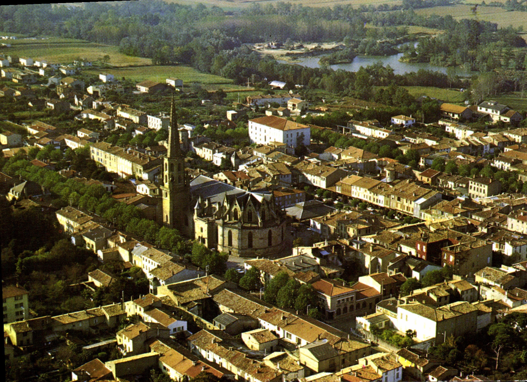 CPA Mirepoix Vue aerienne centrale 