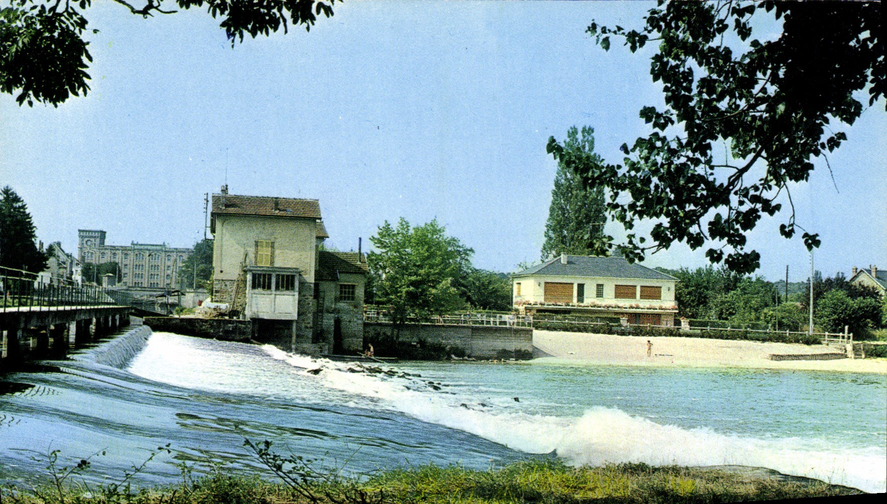CPA Nogent S Seine Aube Le Deversoir et la Plage 