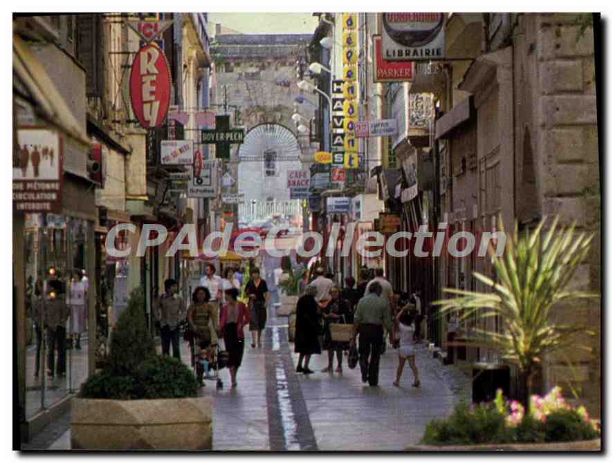 Carcassonne — Une rue piétonne de la ville — Éditée par COMPA, Toulouse
