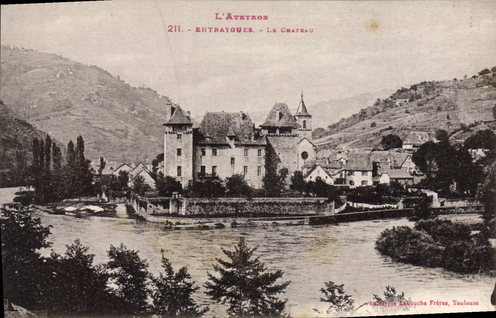 Entraygues - Het Kasteel — L' Aveyron, 211, uitgever Lavouche Frères, Toulouse