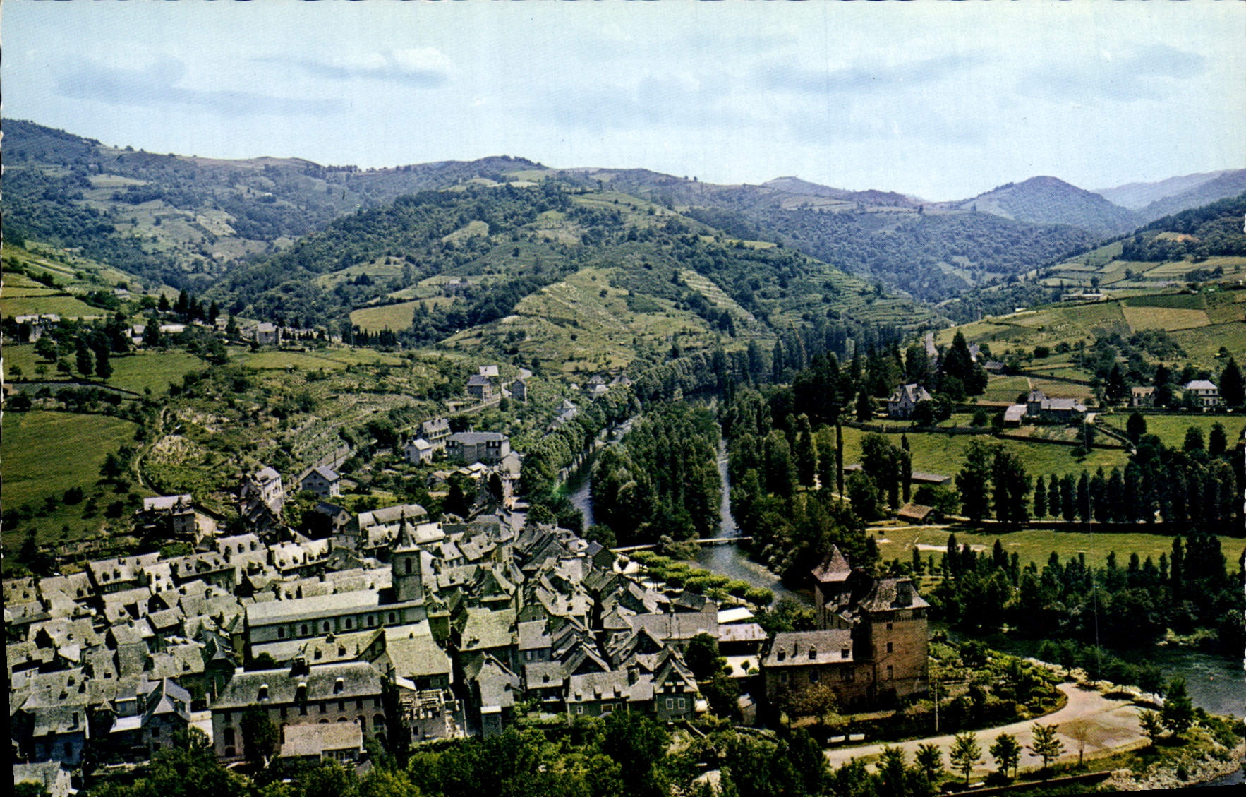Entraygues-sur-Truyère — Vue sur la vallée du Lot — Éditions Houarnes & Théolâtre, Limoges