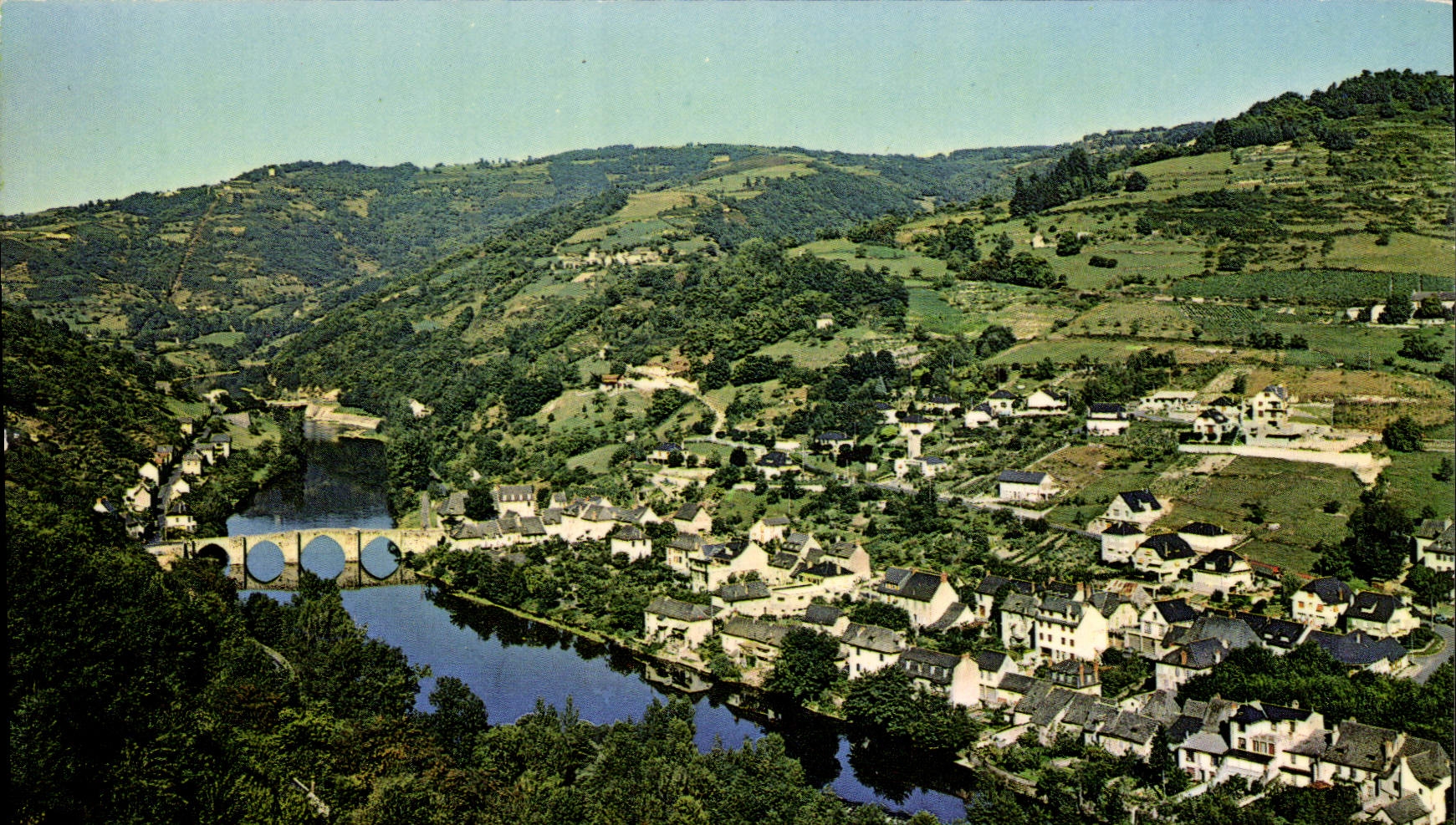 Entraygues-la-Jolie — Vue générale — Editions La Cigogne