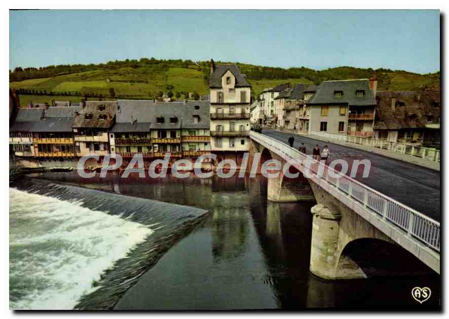CPA Espalion Aveyron Le Pont sur le Lot la Chaussee et les vieilles Maisons 