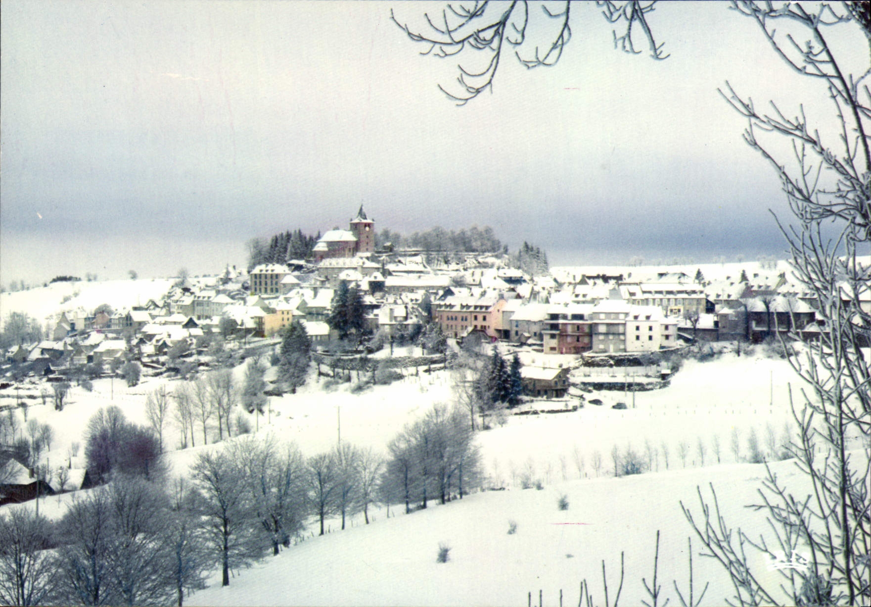 CPA Laguiole Aveyron Sous la neige Vue generale 
