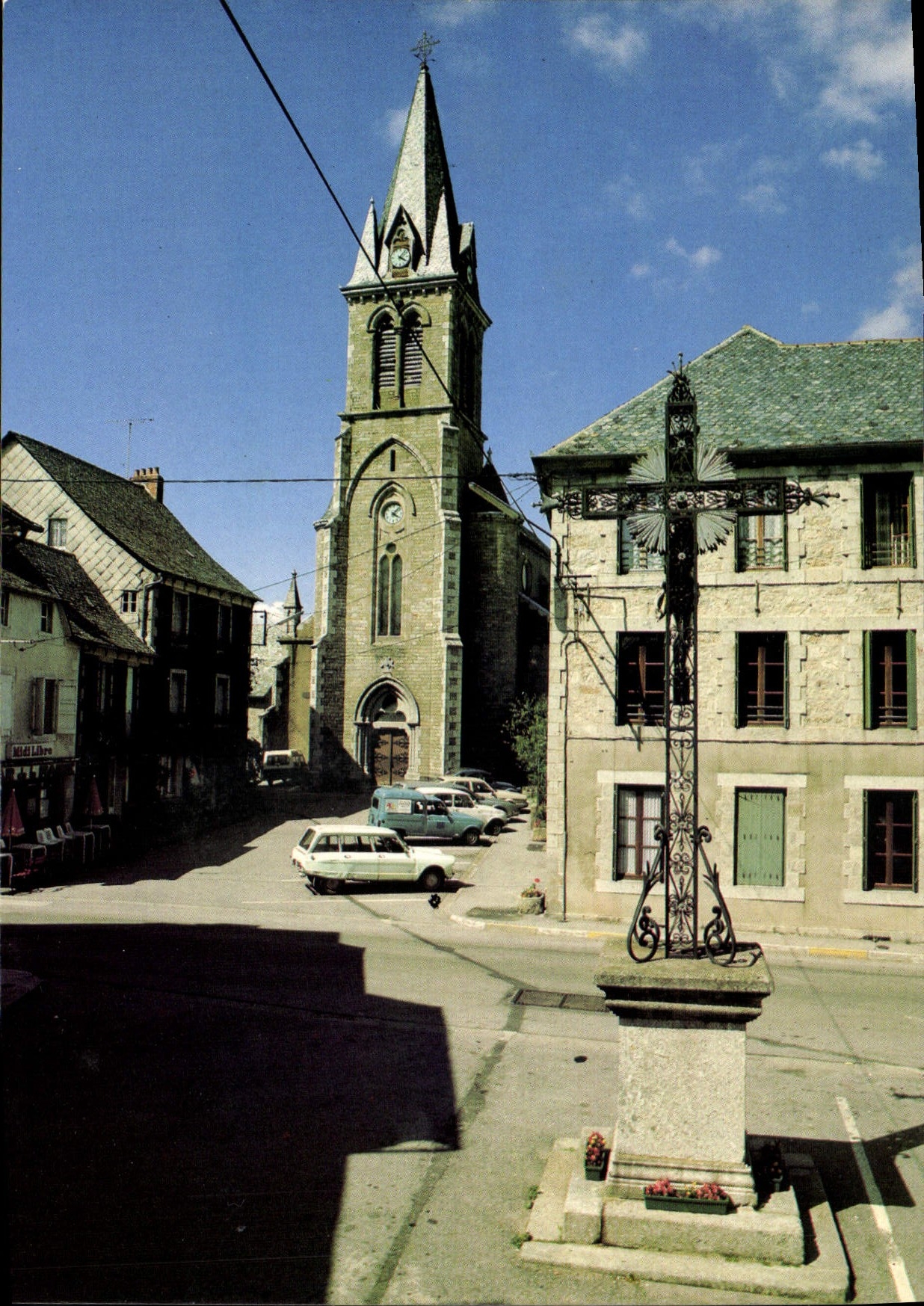 Sainte-Geneviève-sur-Argetence — Place de l'église — Éditions de Larrieu, n° 121104