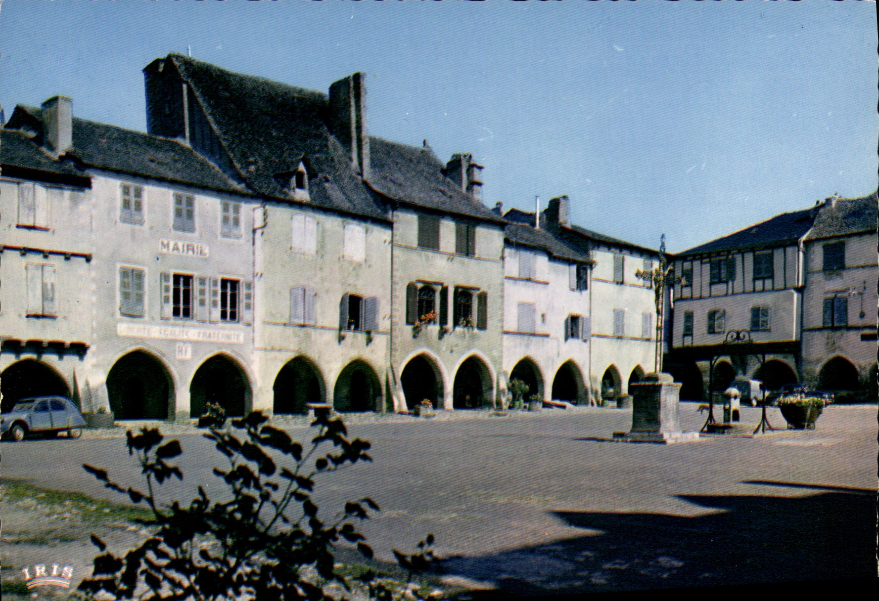 Sauveterre de Rouergue — Les Arcades — Éditions Théonjas, Limoges