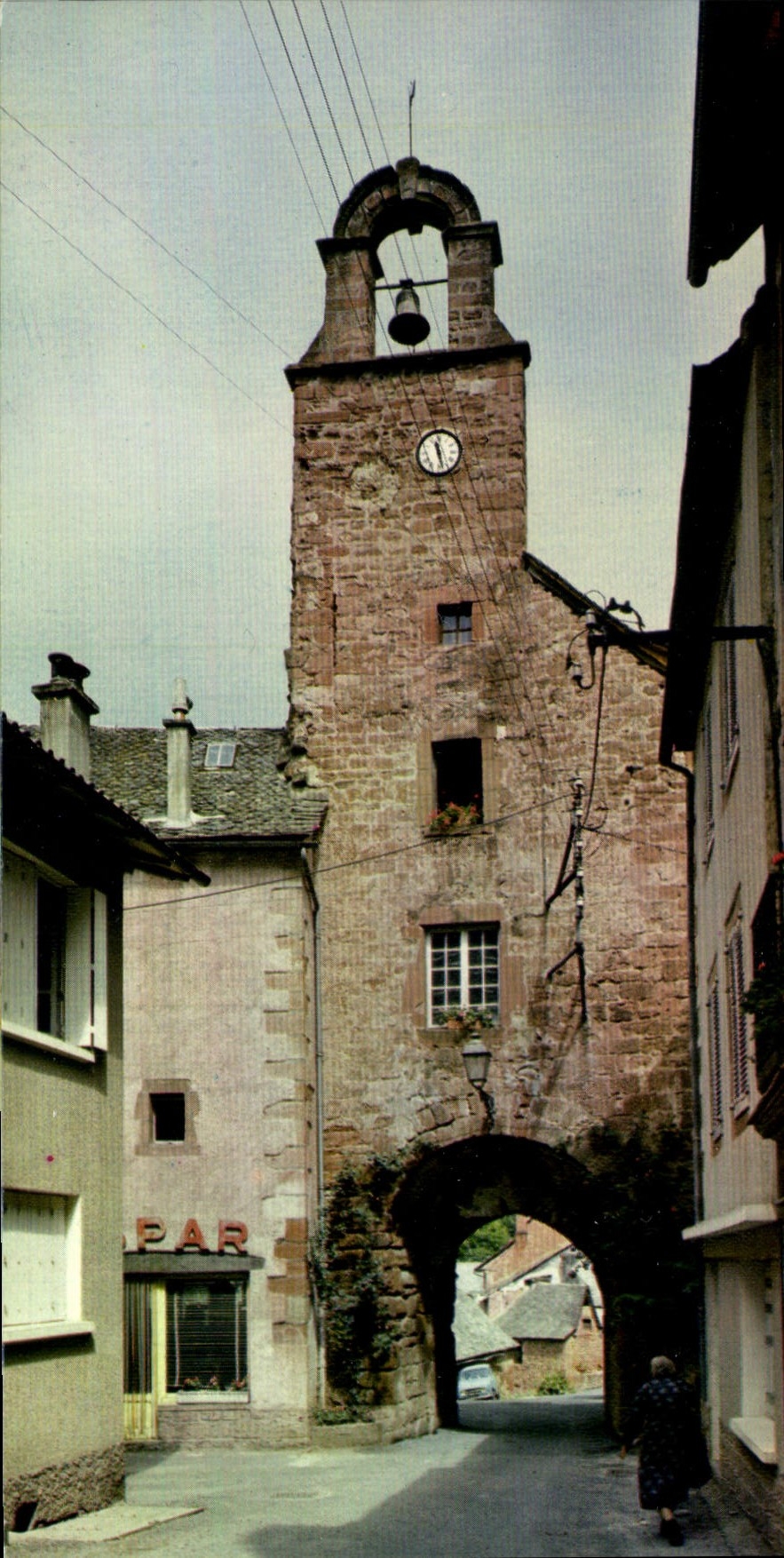 Villecomtal — Tour de l'Horloge (XIIIe siècle) — IRIS
