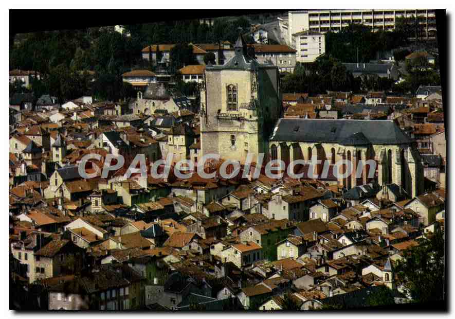 Villefranche-de-Rouergue — L'église Notre-Dame (XIVe-XVe) précédée d'un énorme clocher-porche (XVe) — IRIS