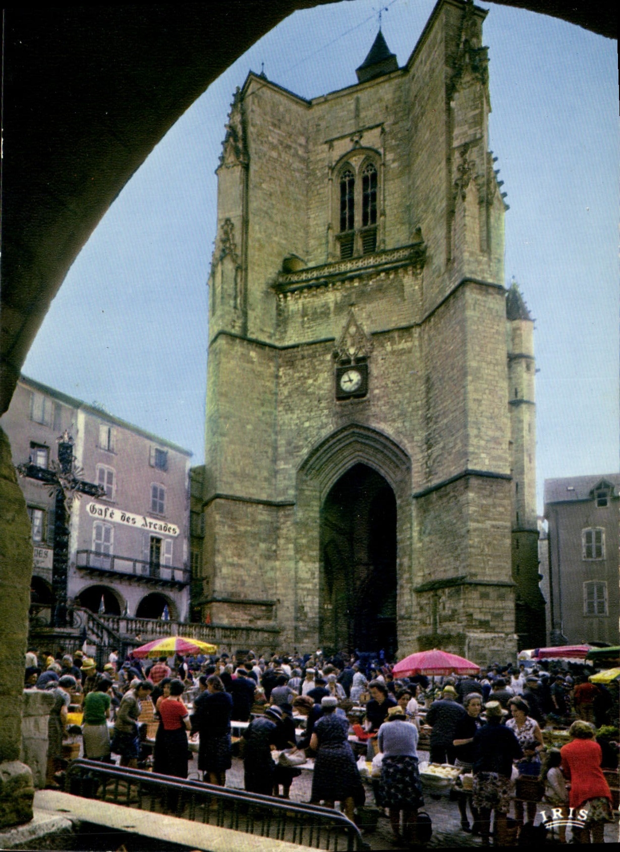 CPA Villefranche de Rouergue Aveyron La Collegiale Un Jour de Marche 