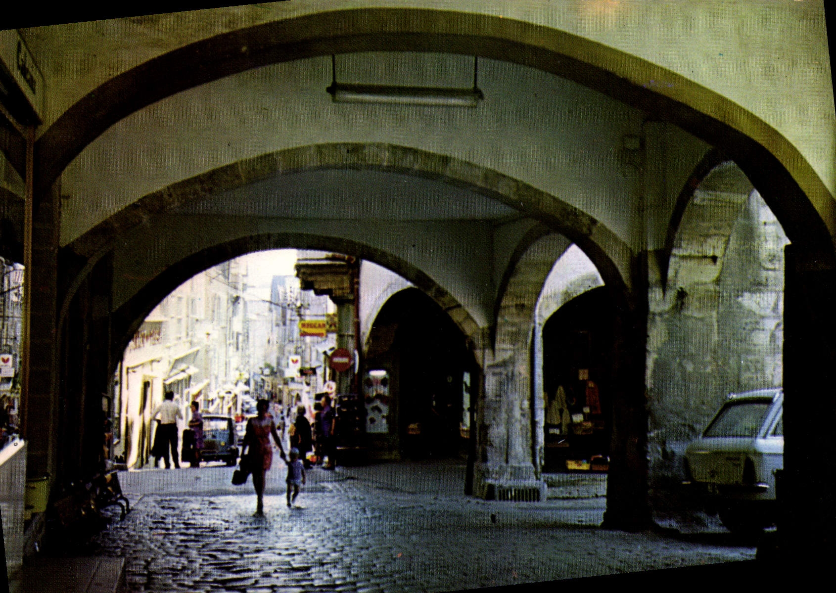 Villefranche-de-Rouergue — Les Arcades — Éditions LA CIGOGNE