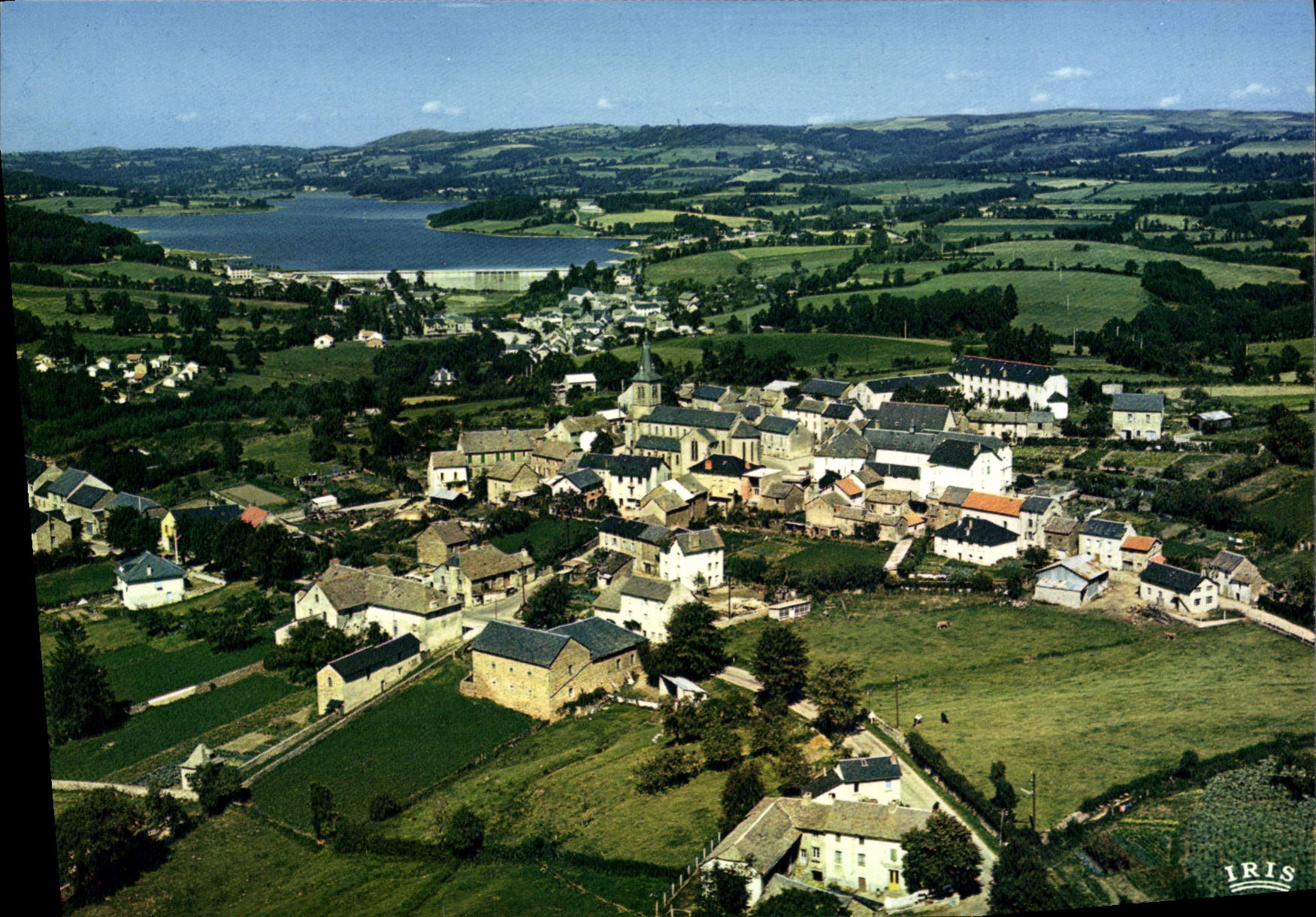 Villefranche-de-Panat — Vue générale, au premier plan La Besse — IRIS