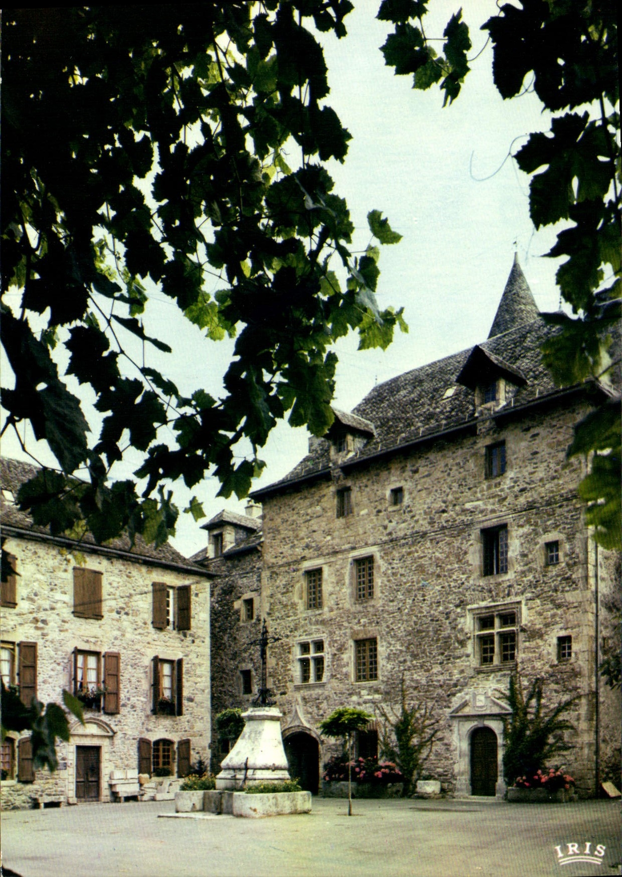 Sainte-Eulalie-d'Olt — Maisons du XVIIe siècle — IRIS