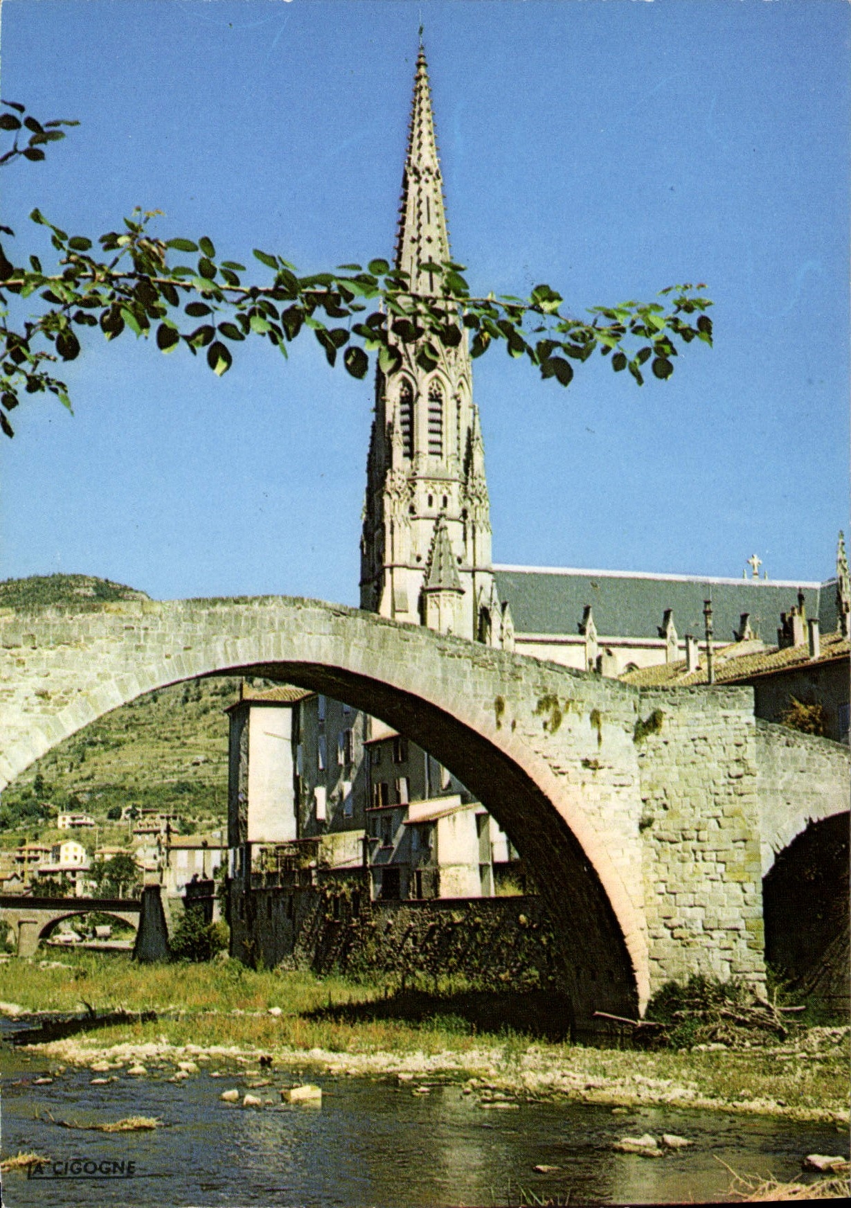 CPA Saint Afrique Aveyron L'Eglise et le Pont Vieux 