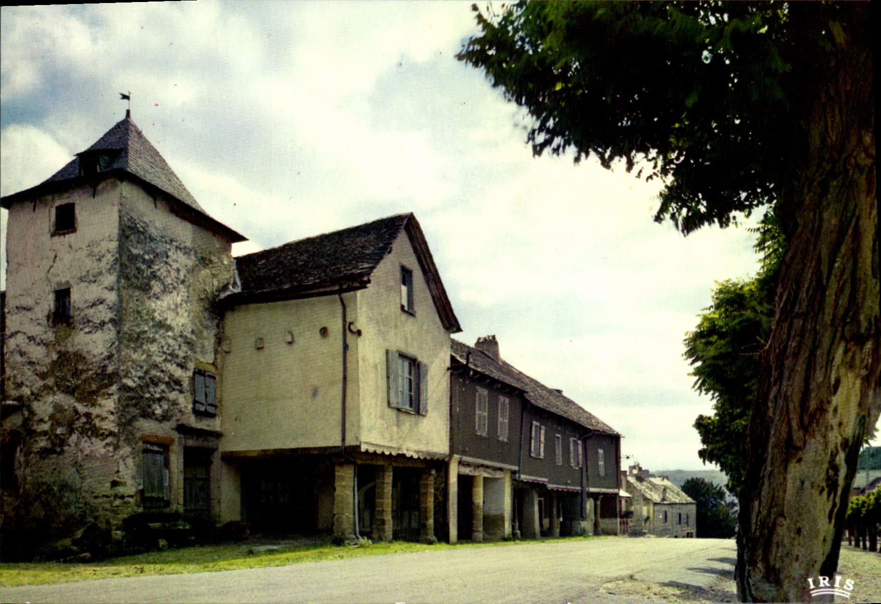 CPA Aveyron Pittoresque Najac Les Arcades 