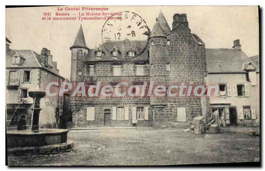 CPA Le Cantal Pittoresque Salers La Maison Sevestile et le monument Tyssandier d'Escous 