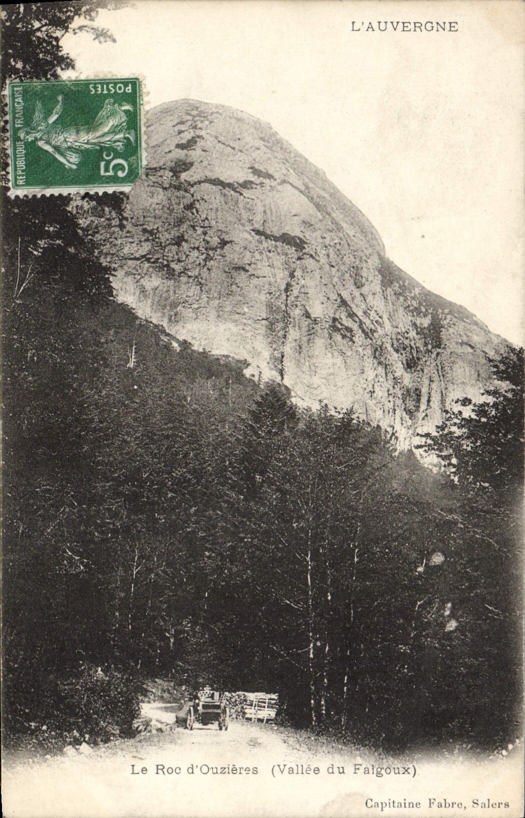 CPA L'Auvergne Le Roc d'Ouzieres Vallee du Falgoux 