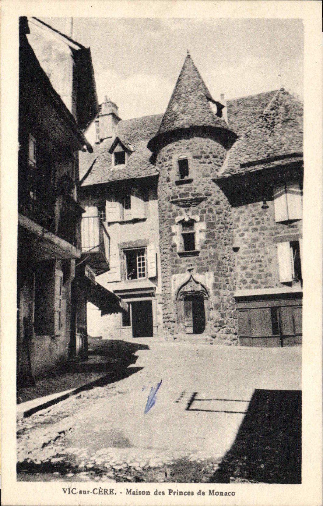 CPA Vic sur Cere Maison des Princes de Monaco 