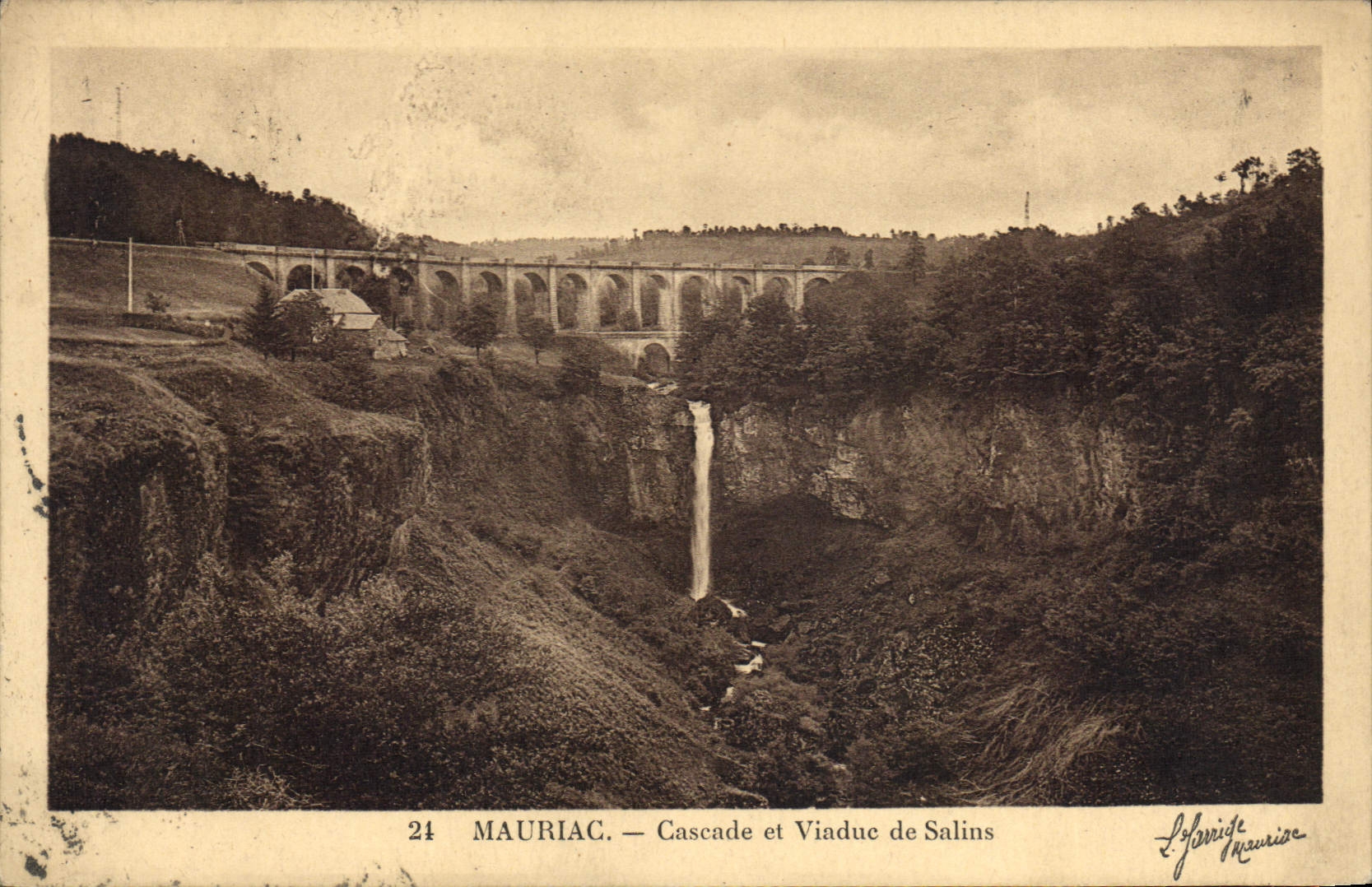 CPA Mauriac Cascade et Viaduc de Salins 