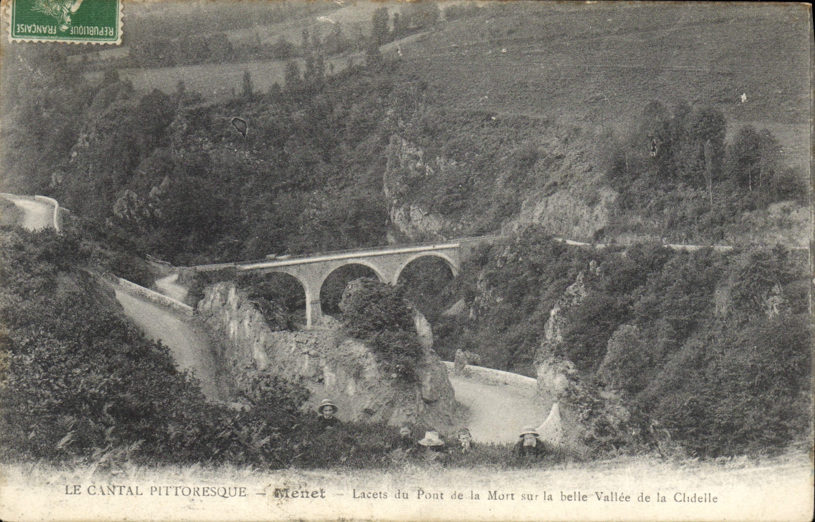 CPA Le Cantal Pittoresque Menet Lacets du Pont de la mort sur la belle Vallee de la Clidelle 