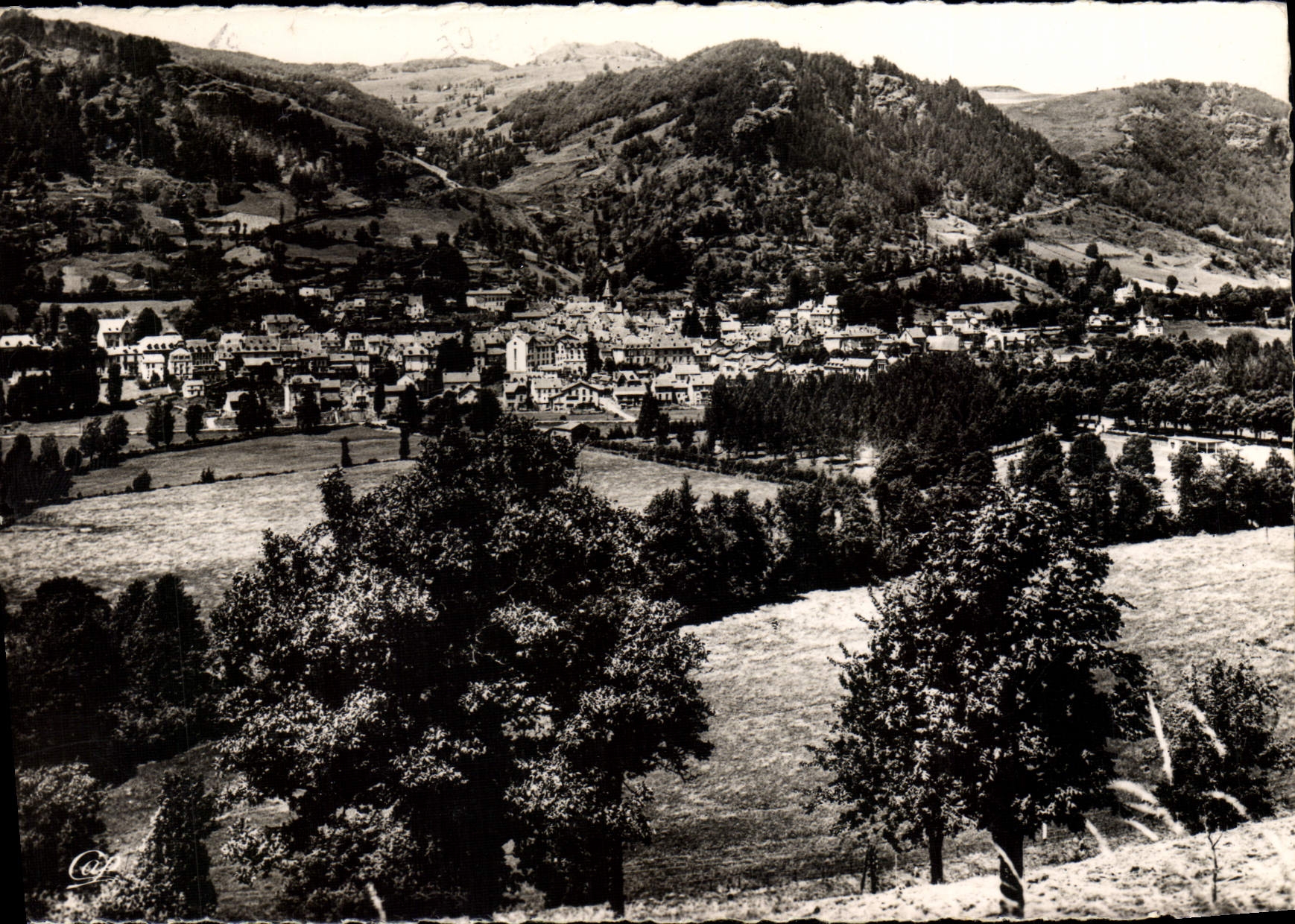 Vic-sur-Cère — Vue générale — Cliché des Arts Photographiques