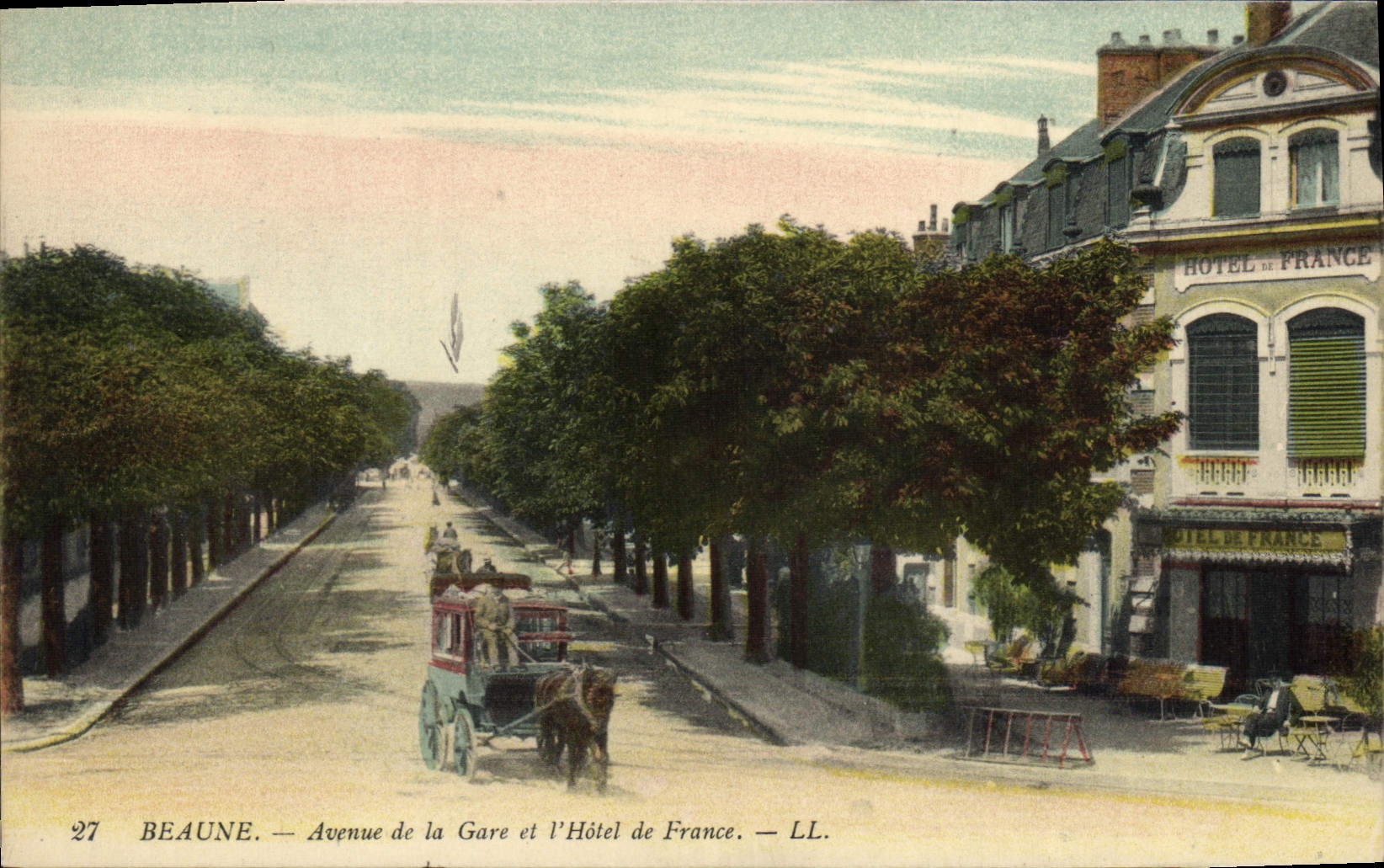Beaune — Avenue de la Gare und das Hôtel de France — LL.