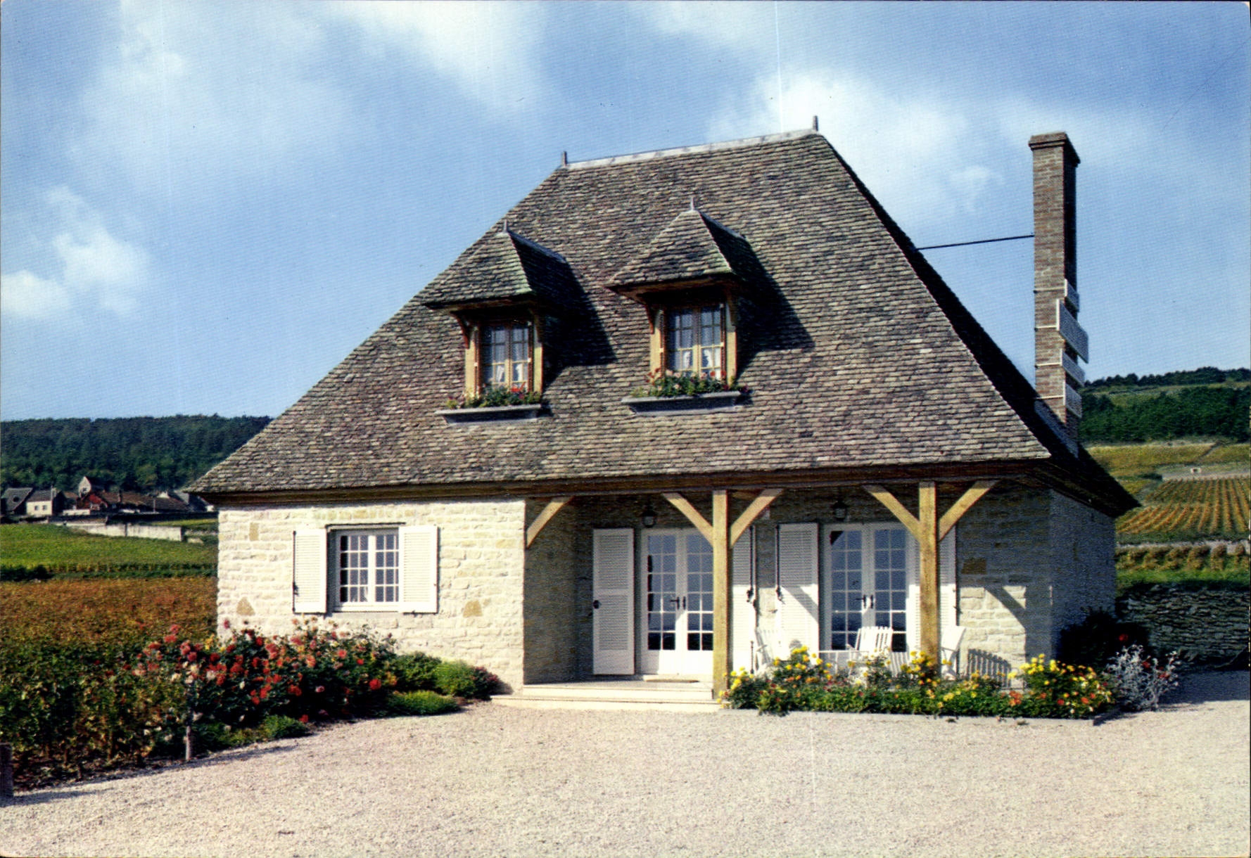 VOLNAY - Côte-d'Or - 21 — Domaine Henri Boillot et fils — Le Pavillon de Dégustation — Lumicap - Recto