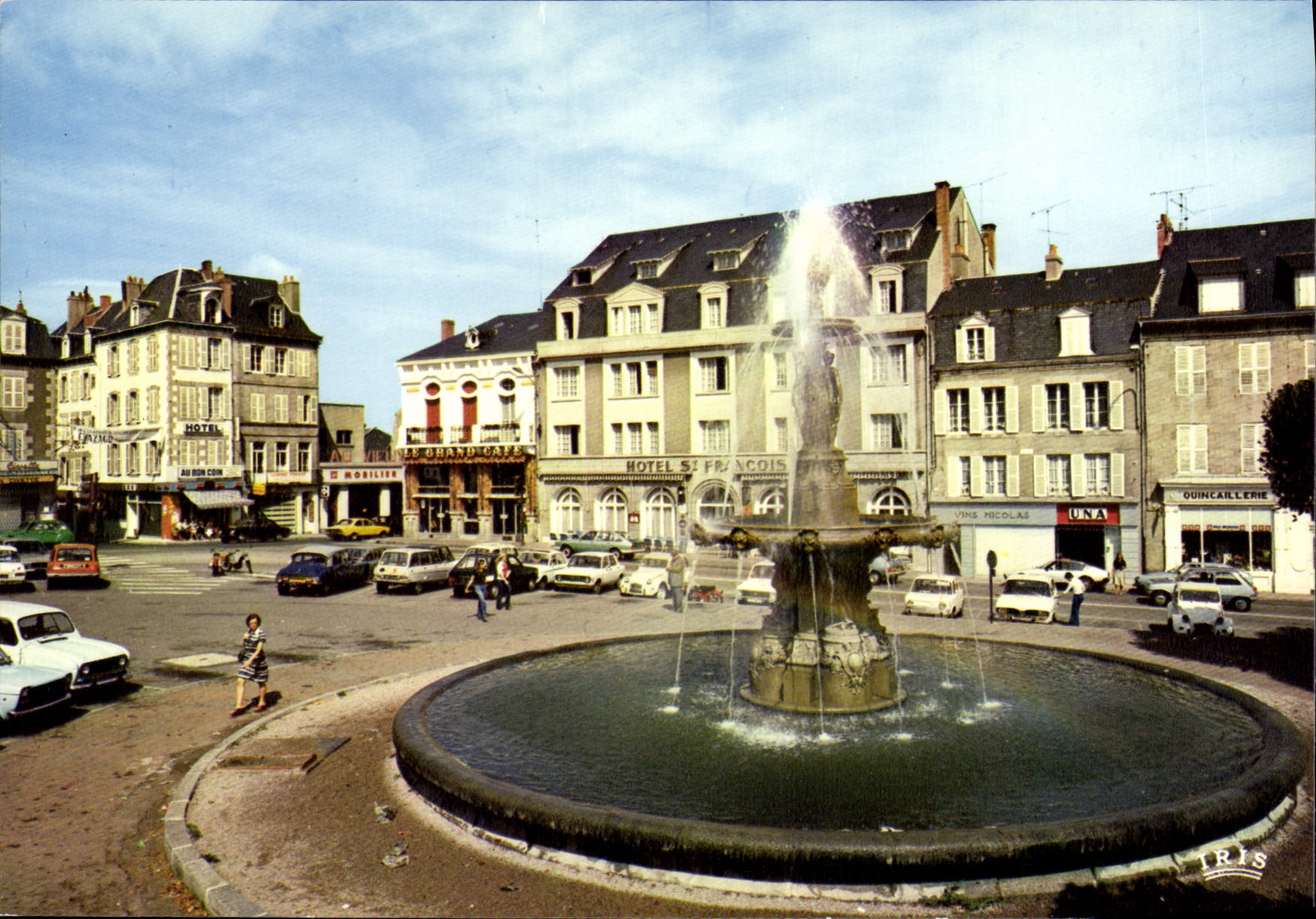 Guéret (Creuse) — La place Bonnyaud — IRIS Mexichrome n°39