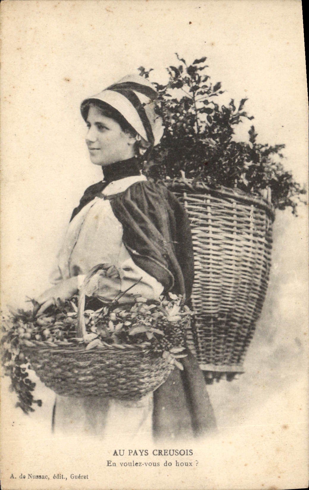 Femme creusoise portant des paniers de houx — A. de Nussac, édit., Guéret