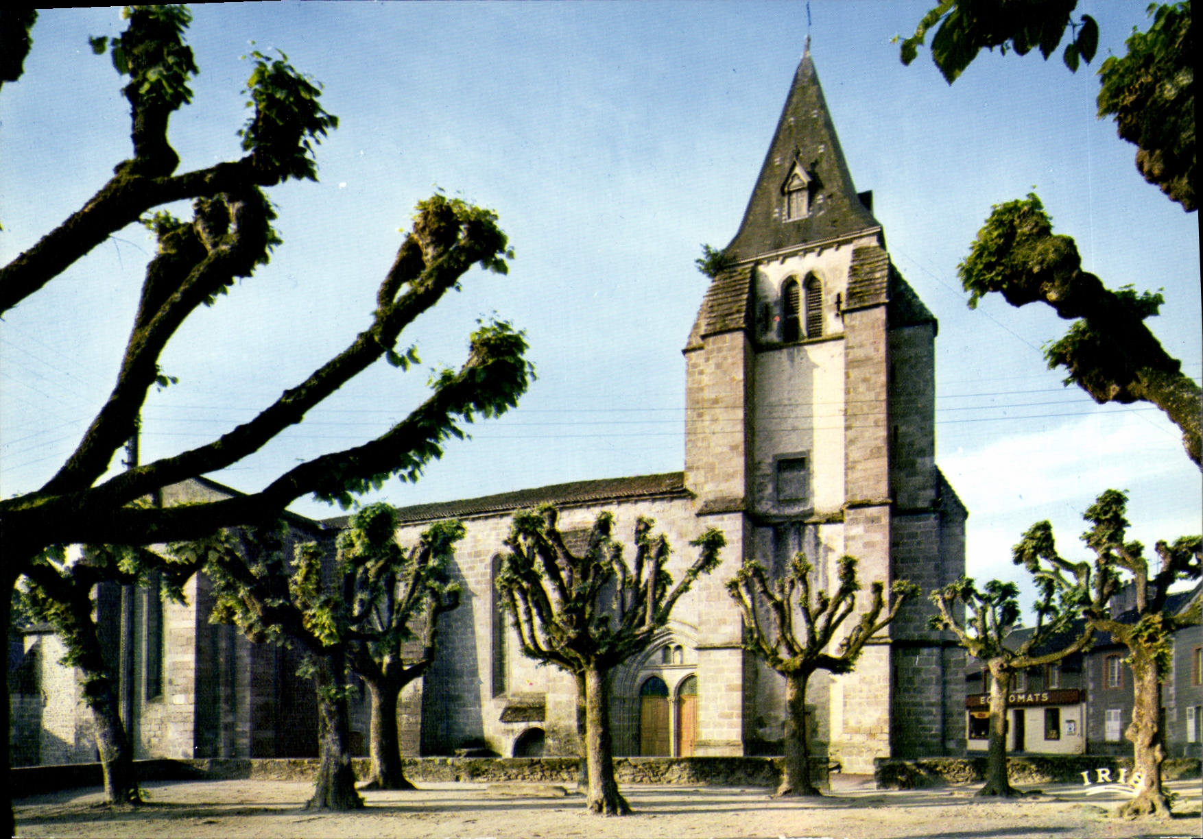 Le Grand Bourg — Église du XIIIe siècle — IRIS