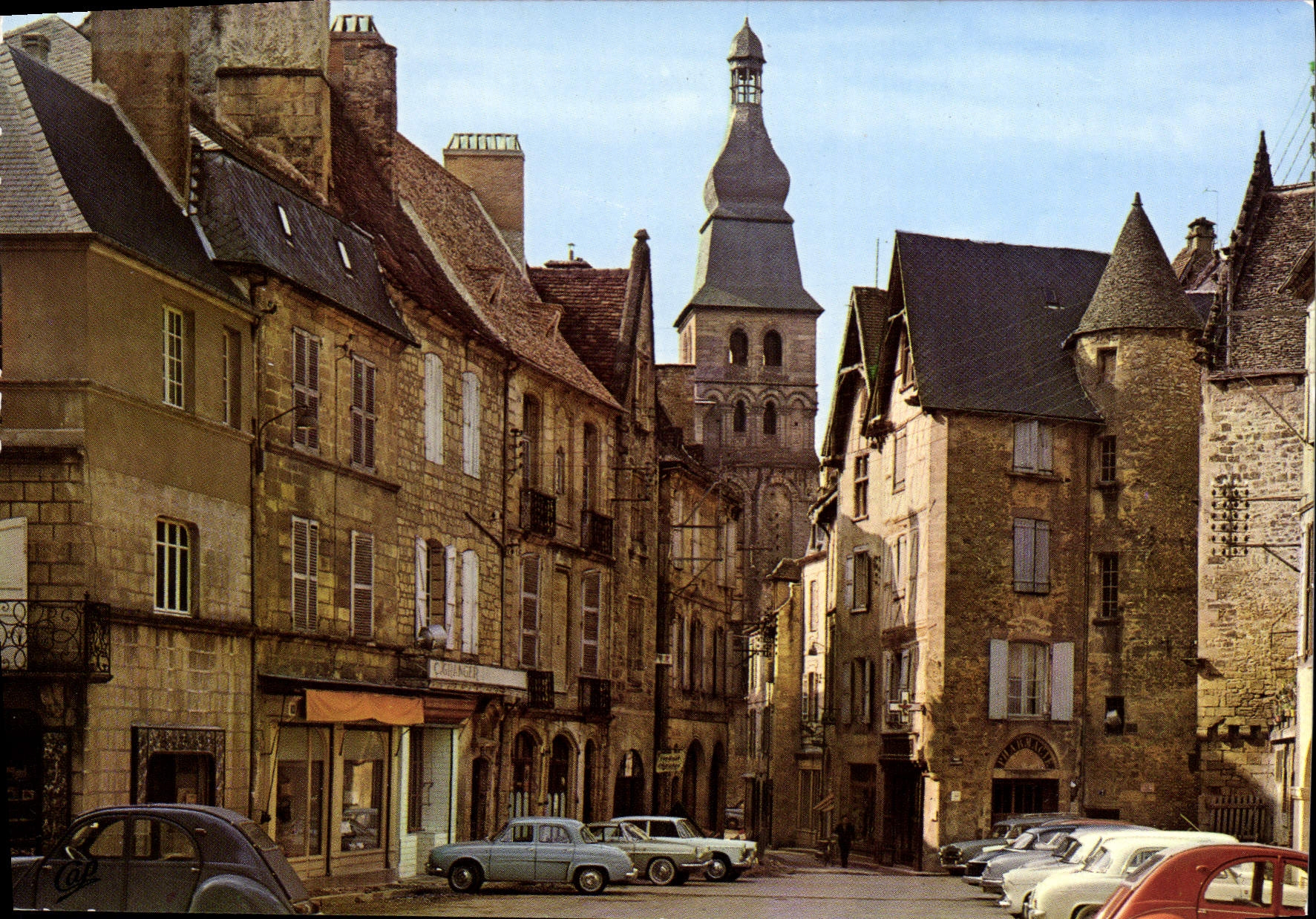 Sarlat-la-Canéda — Place de la Liberté — Elnacap