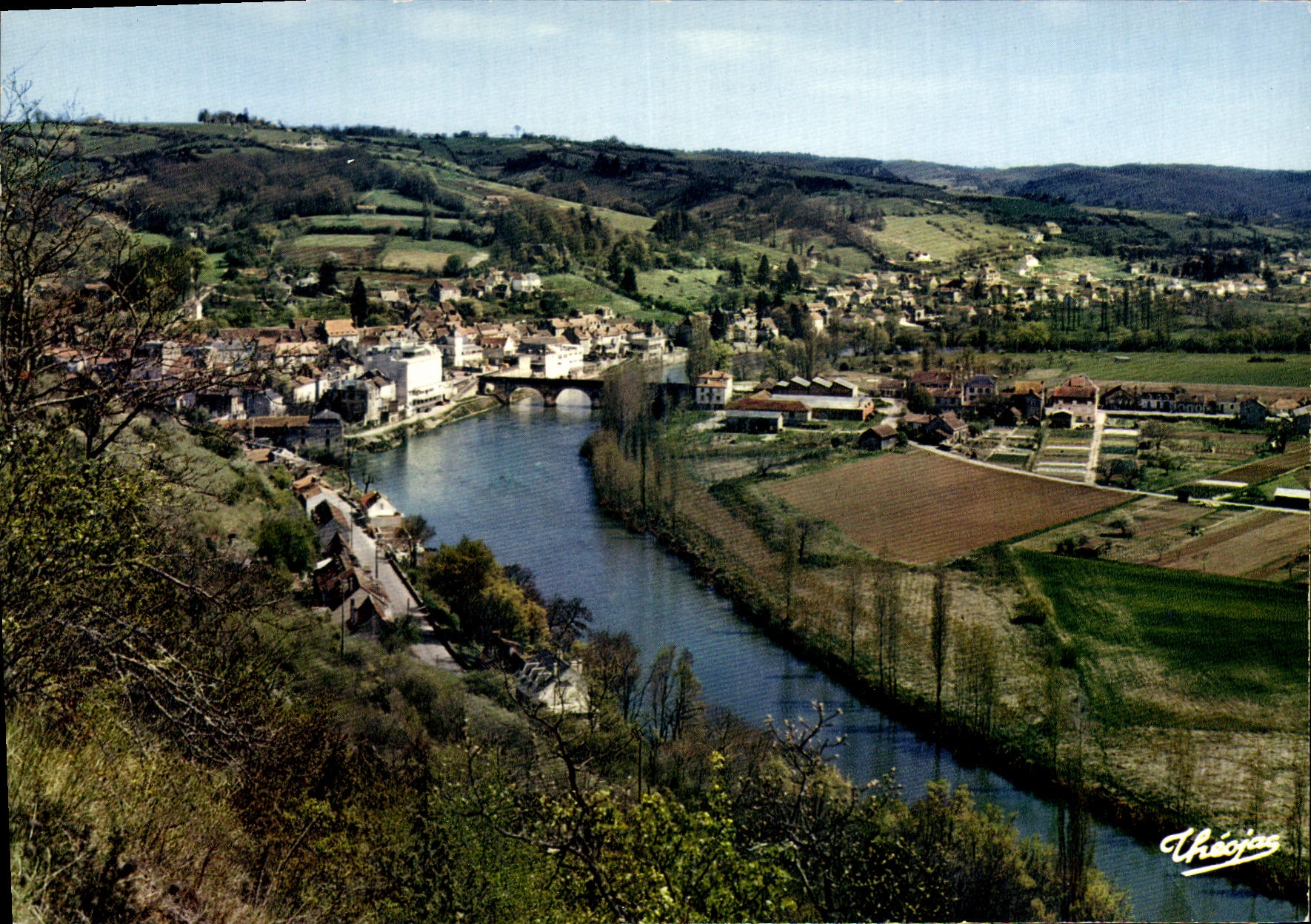 CPSM Le Bugue Vue Generale Et Les Bords De La Vezere