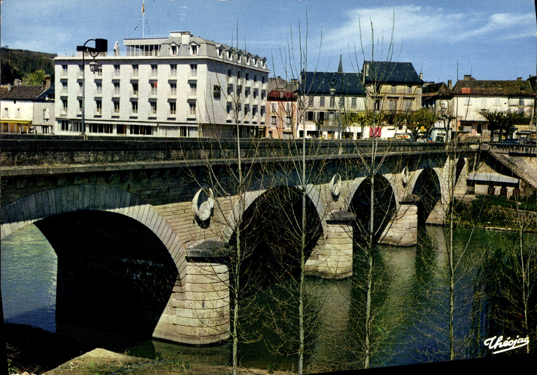 CPSM Le Bugue Le Pont Et I'Hotel Royal Vezere