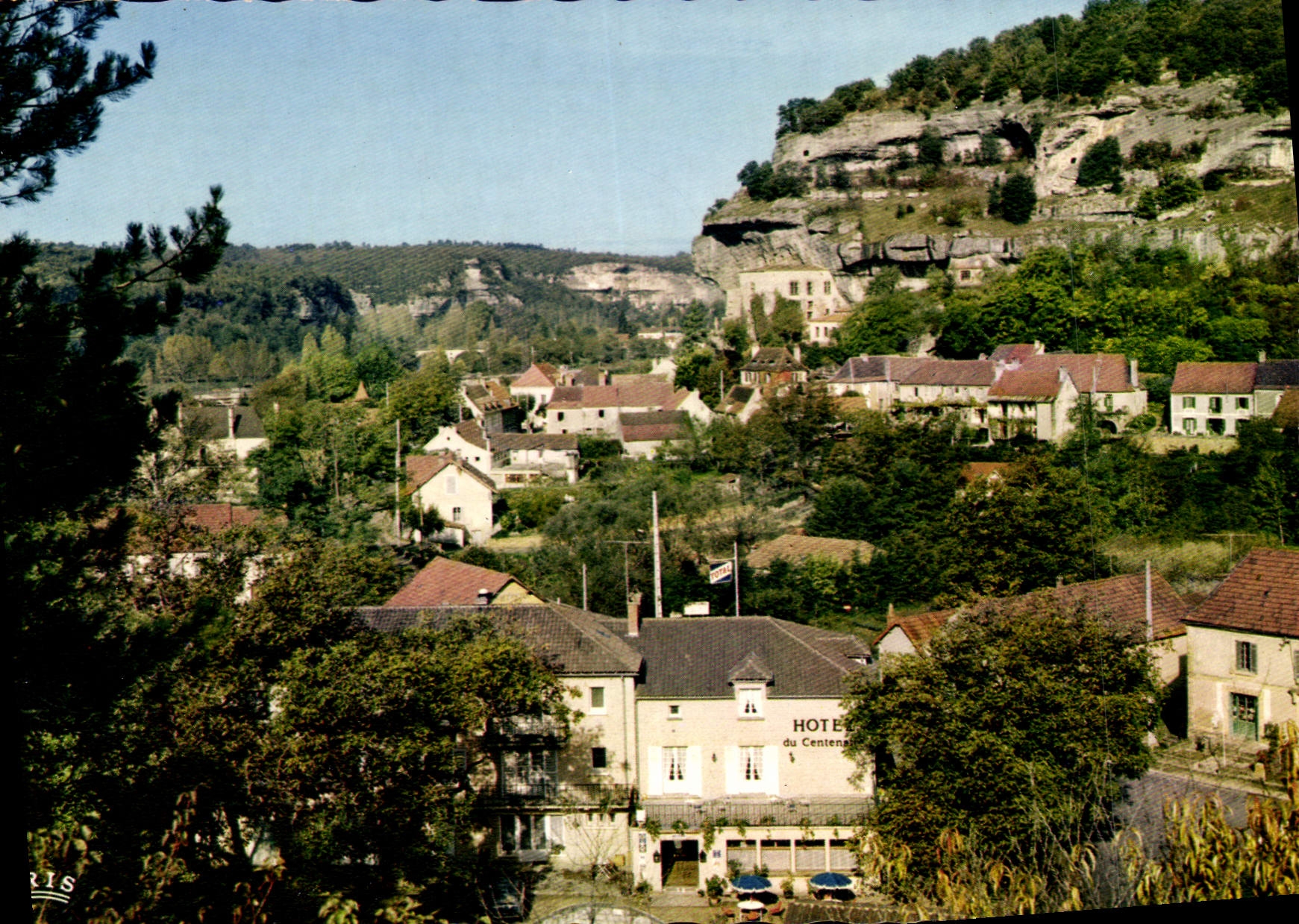 CPSM Les Eyzies Capitale De La Prehistoire Vue D'Ensemble