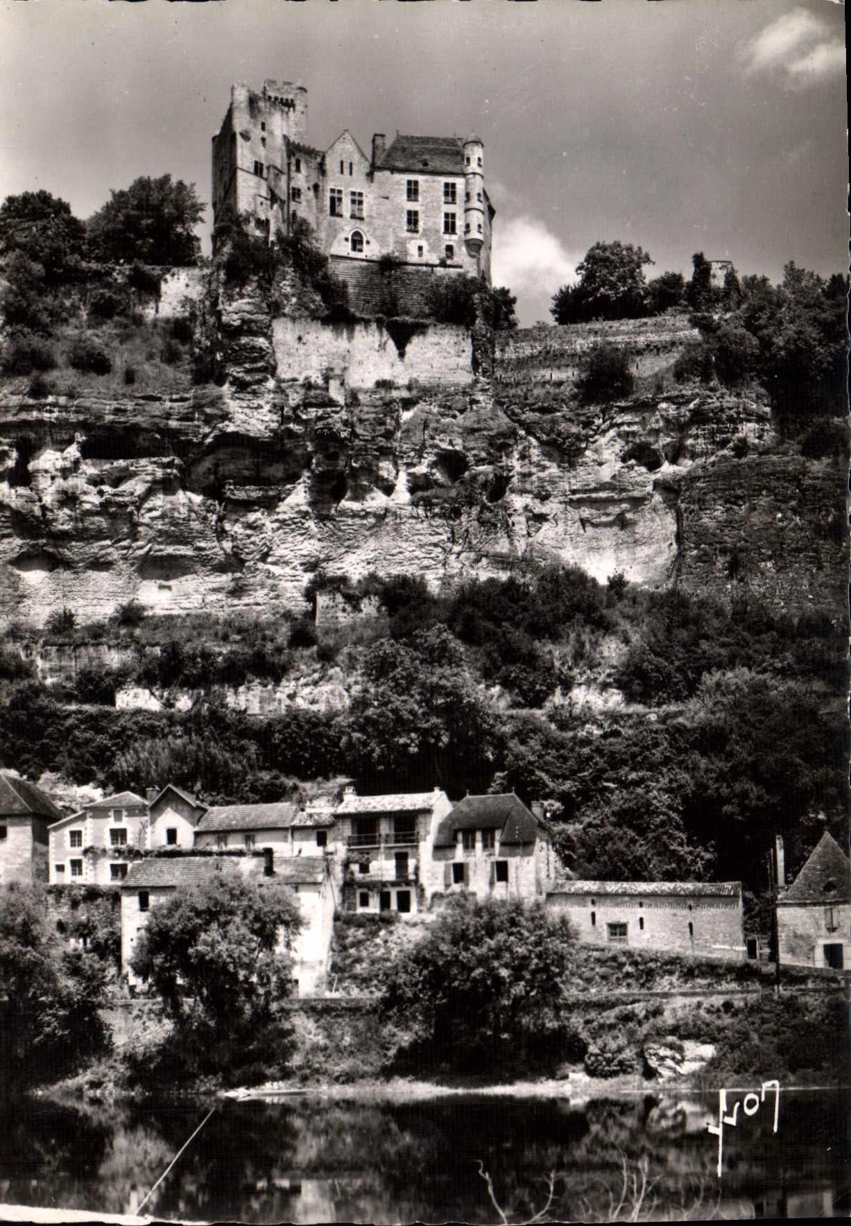 CPSM BEYNAC et Cazenac Le Chateau Vue Des Bords De La Dordogne