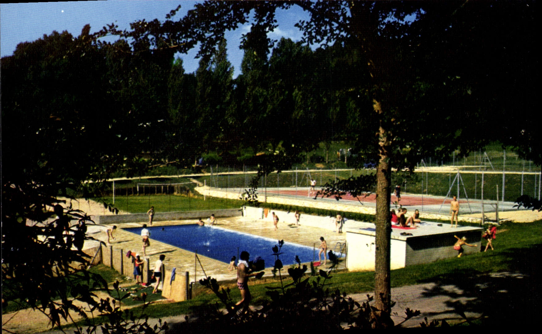 Les Périères - Sarlat - Tourismuslager — Schwimmbad und Tennisplätze — Verlag IRIS, Nr. 117