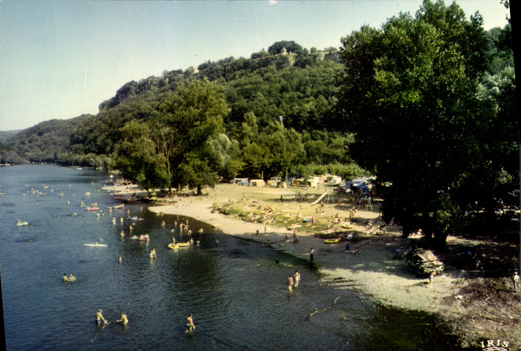 Cenac (Dordogne) — Ansicht der Ufer der Dordogne, der Strand — IRIS