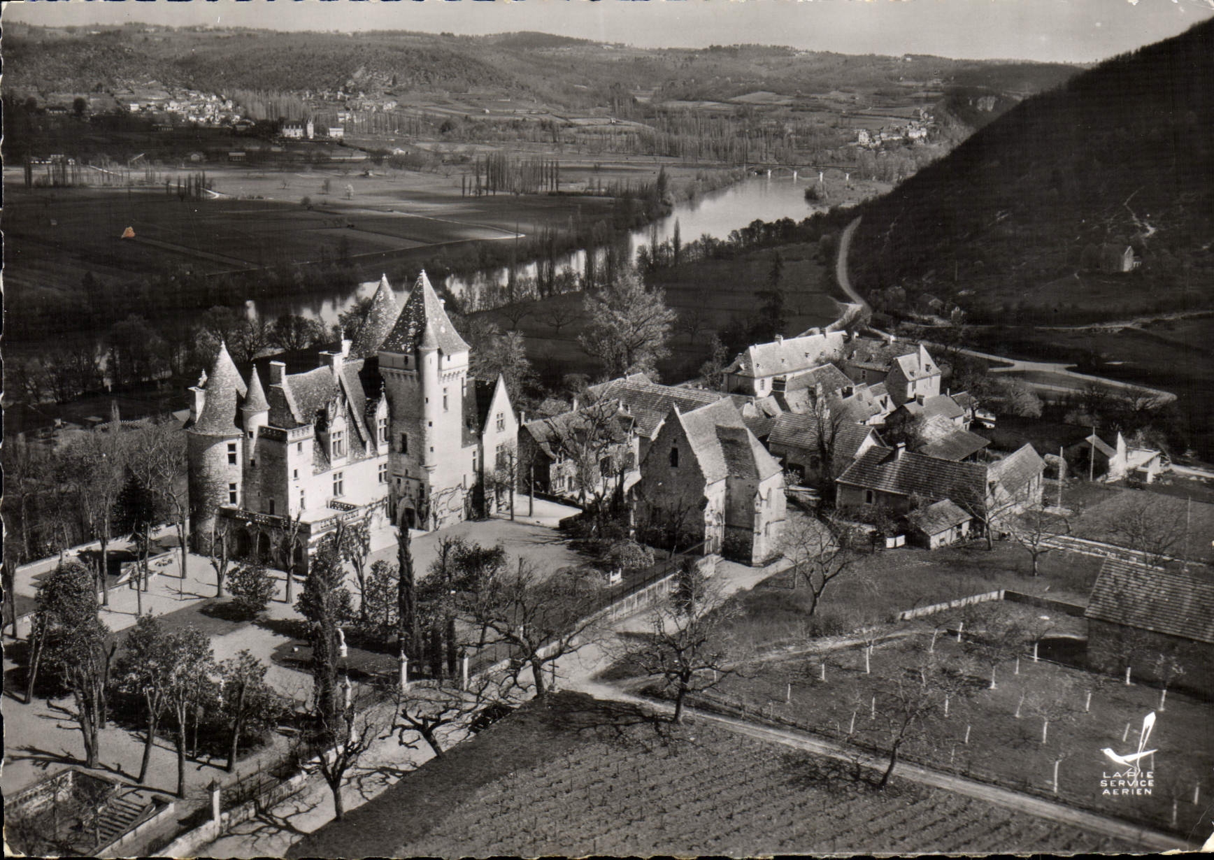 Les Milandes (Dordogne) — Le Château — Larté Service Aérien