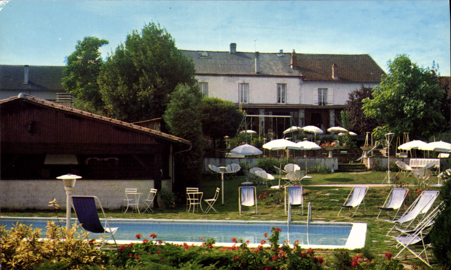 Saint-Saud-en-Périgord — Die Schwimmbad — Hostellerie St Jacques, Verlag CAP THEOMAC