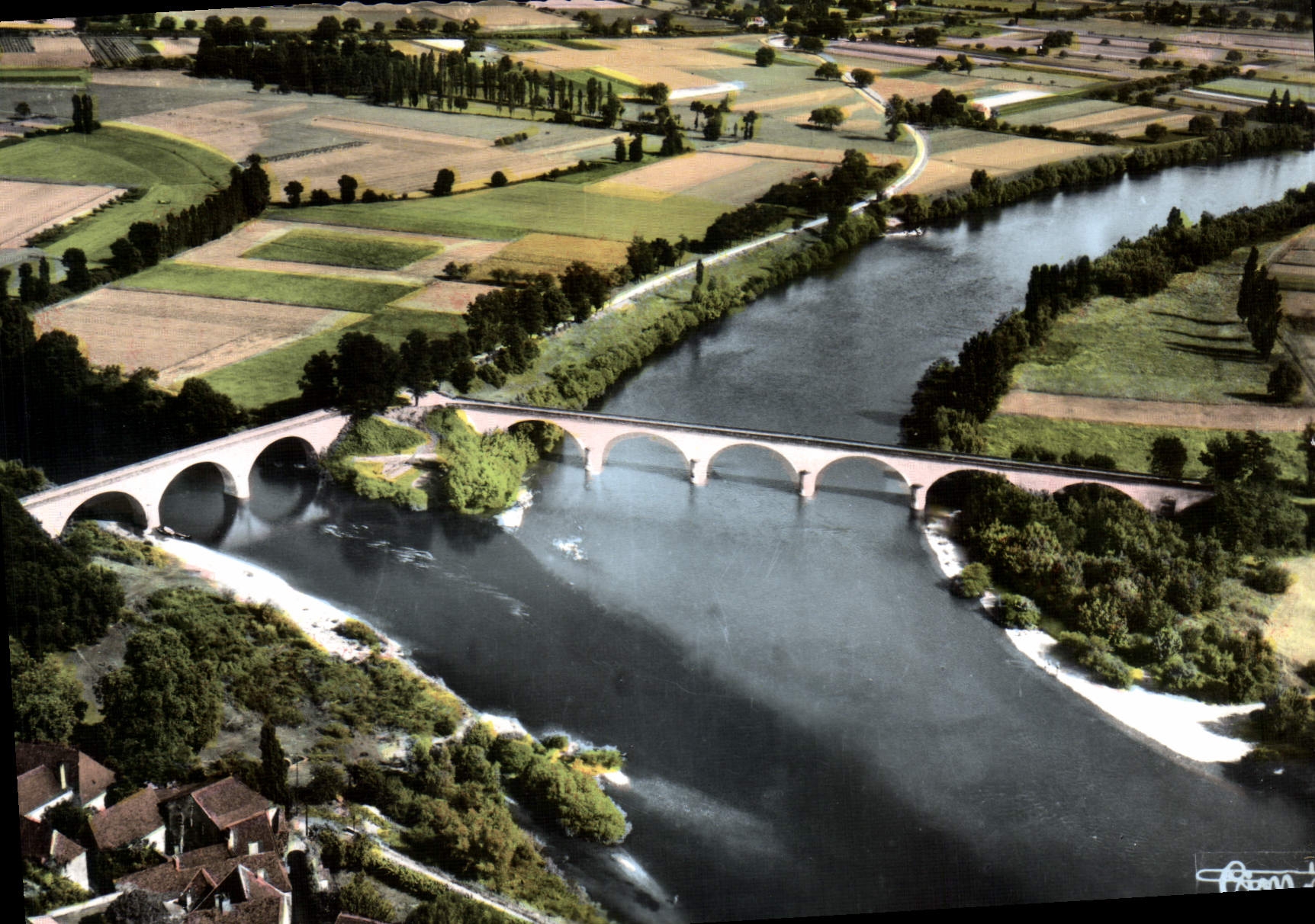 Limeuil (24) — Confluent de la Vézère et de la Dordogne — Vue aérienne — Combier Imprimeur